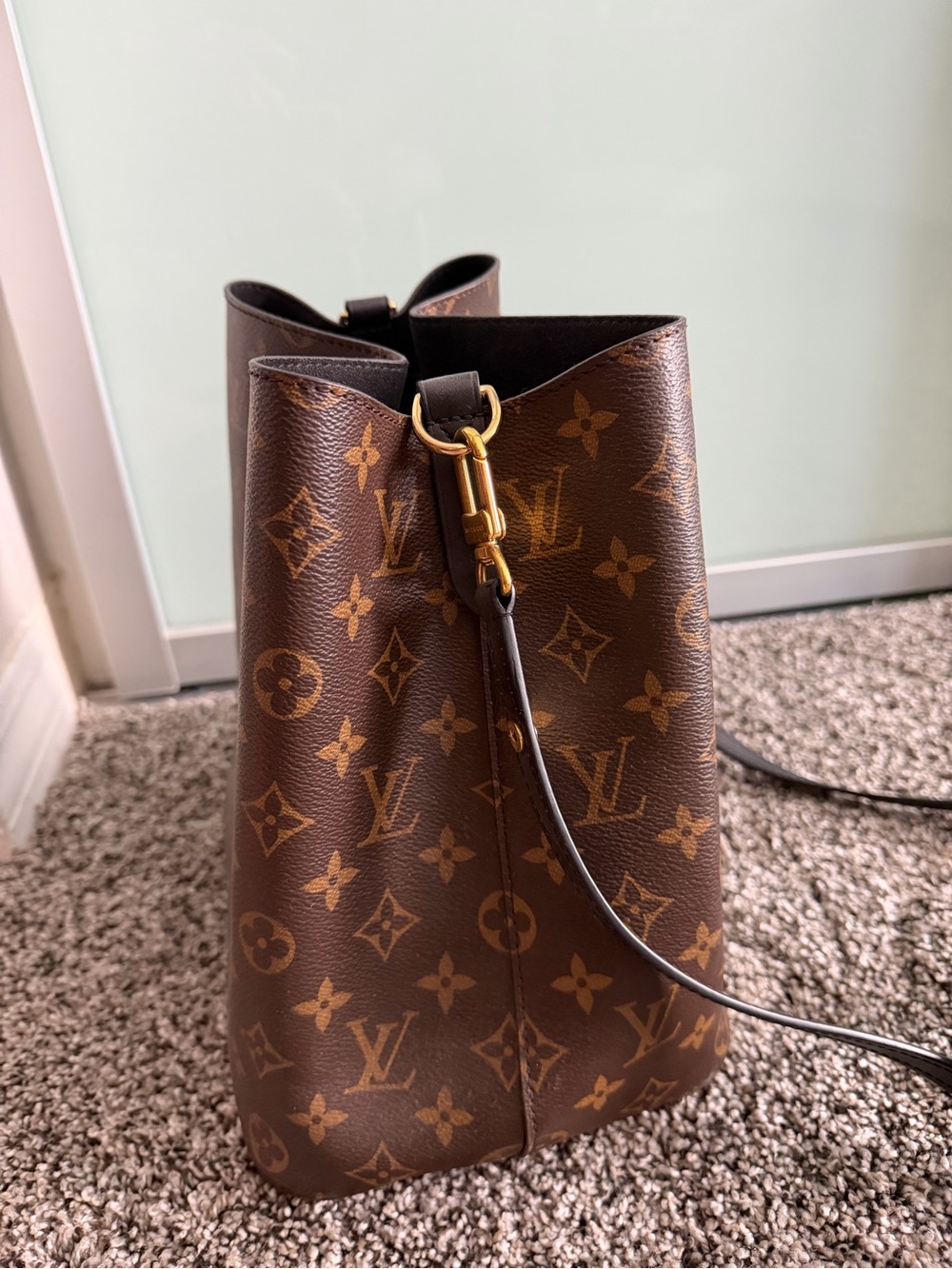 Authentic Louis Vuitton Monogram Canvas Drawstring Neonoe Bag in Brown & Black - Picture 5 of 8
